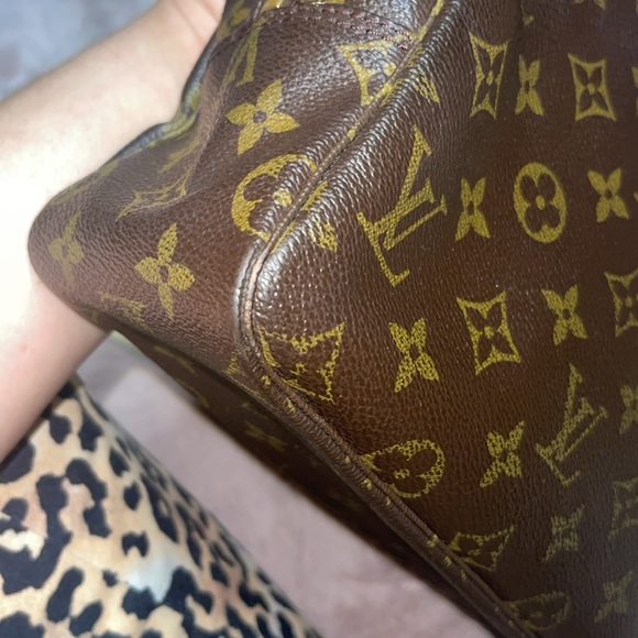 LOUIS VUITTON Monogram Trousse Toilette 28 Bag - Picture 4 of 13